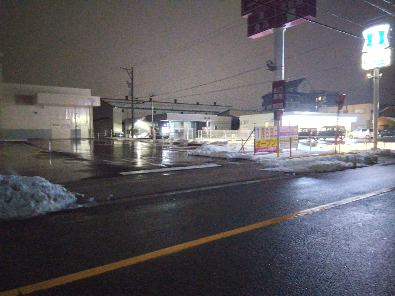 コスモス加茂河原店出口周辺道路