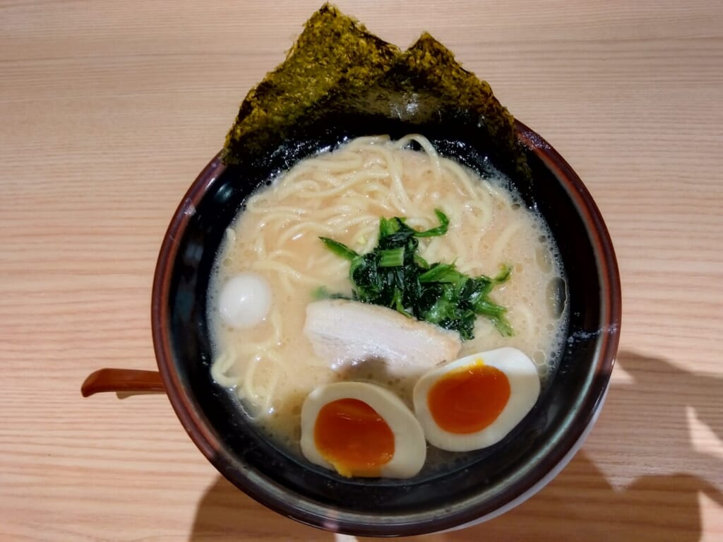 豚骨しょうゆラーメン