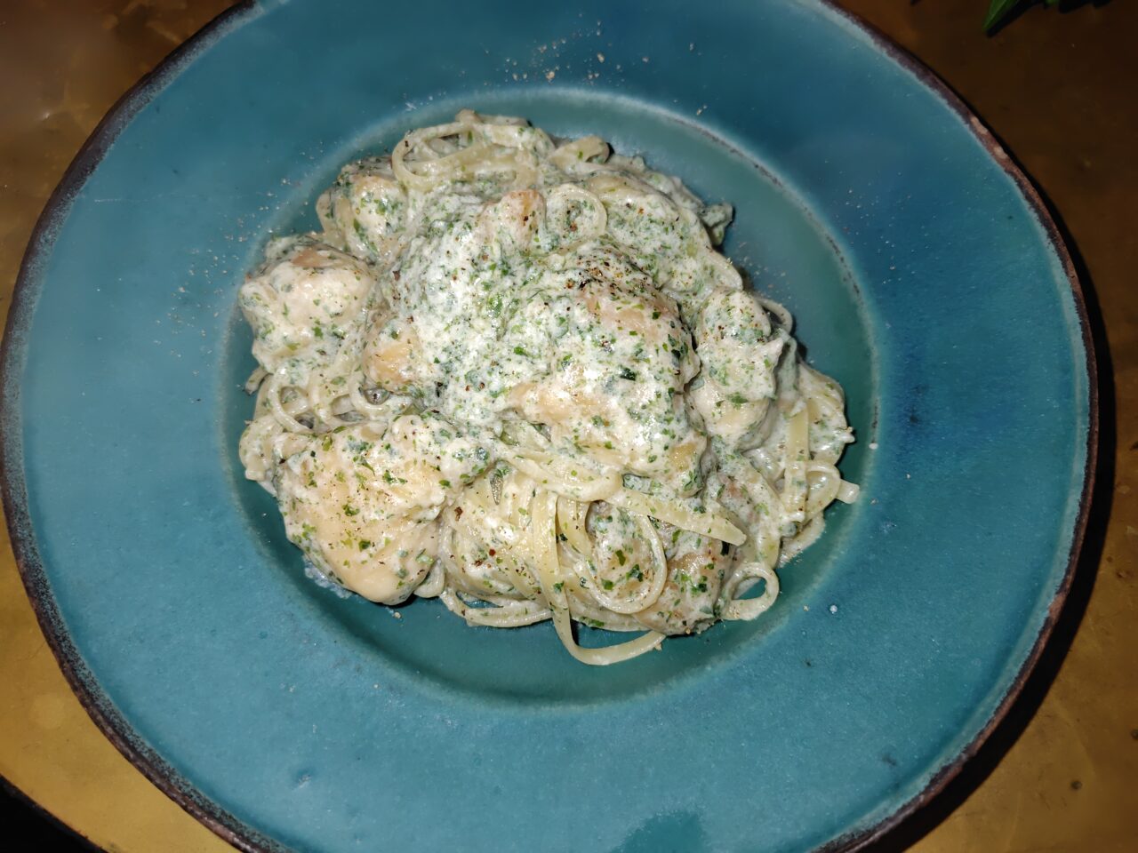 鶏もも肉とあおさのクリームパスタ