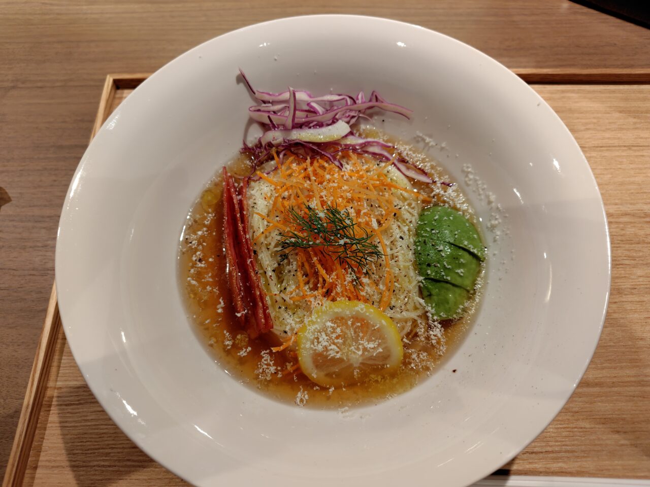 トリュフオイル香るアボカドベーコン素麺
