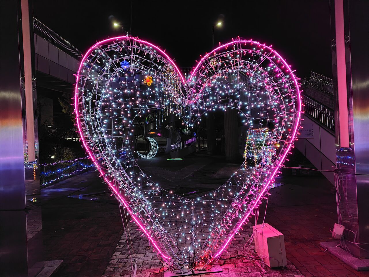 ハートのモニュメント